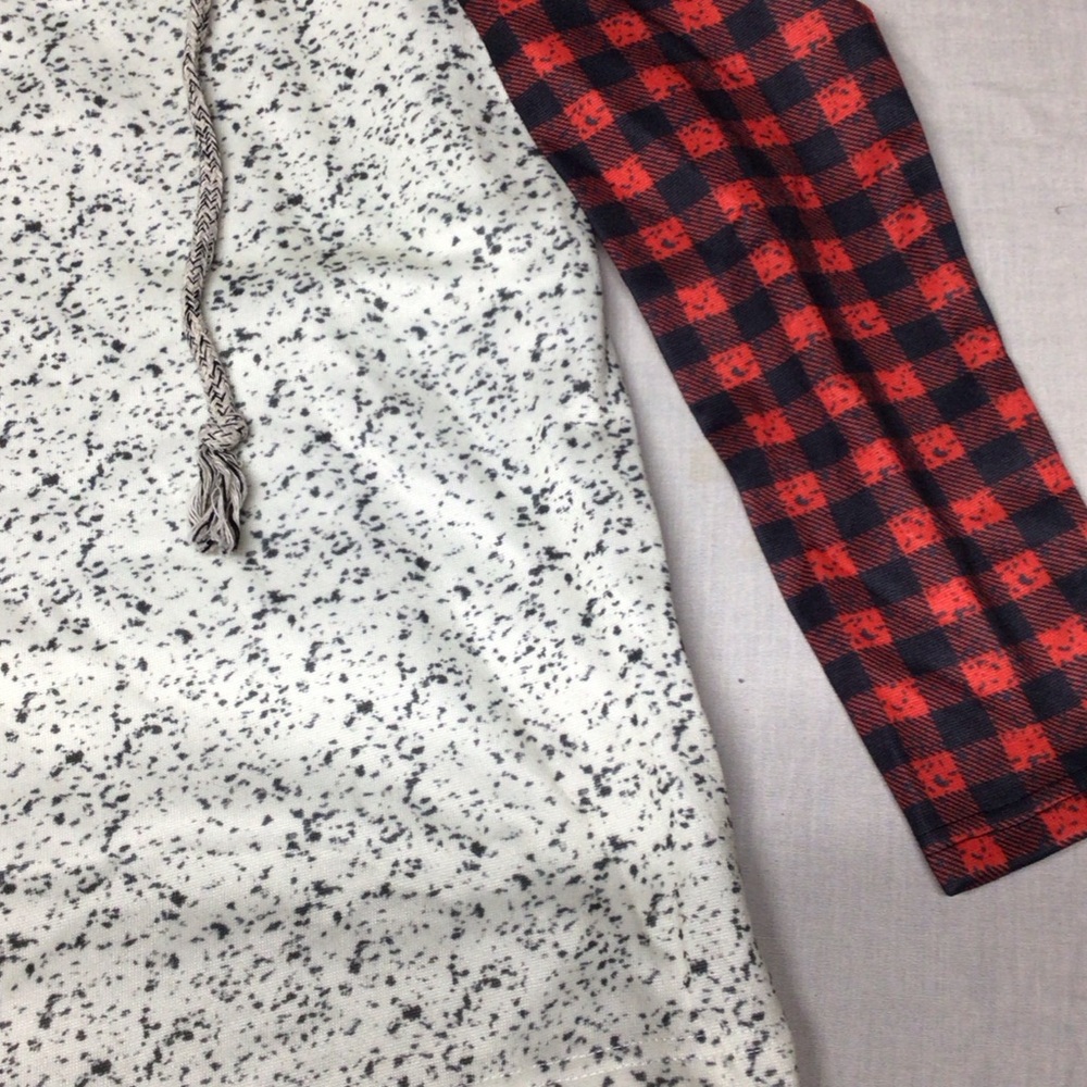 Skull and Football Hoodie with Plaid Sleeves buccaneers - Picture 7 of 9